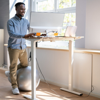 5 Ways a Standing Desk Can Transform Your Workday